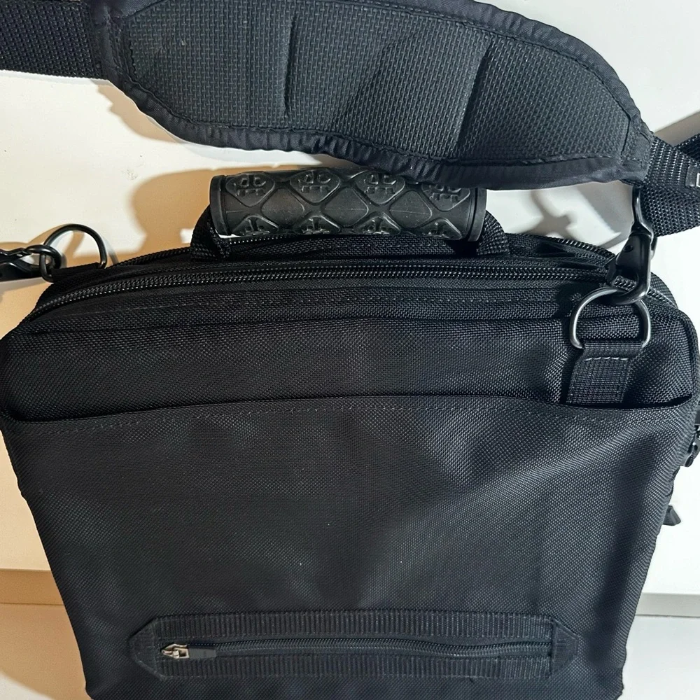 waterfield men’s messenger
